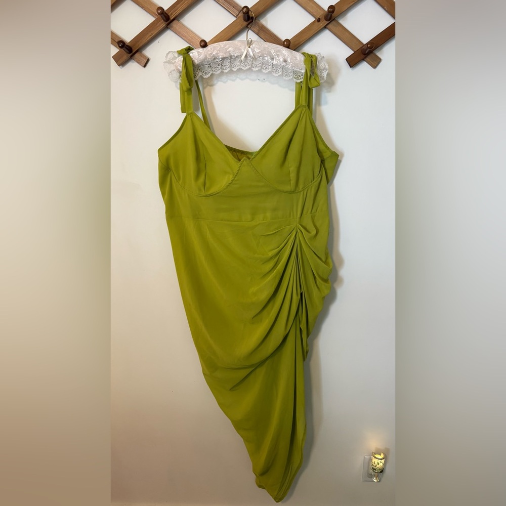 PrettyLittleThing Green Asymmetrical Ruched Bodycon Dress